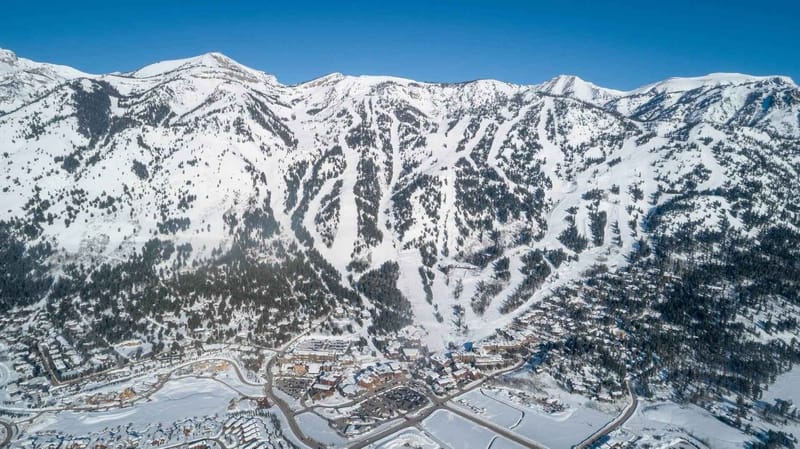 © https://visitjacksonhole.com/10-insider-tips-to-know-before-skiing-in-jackson