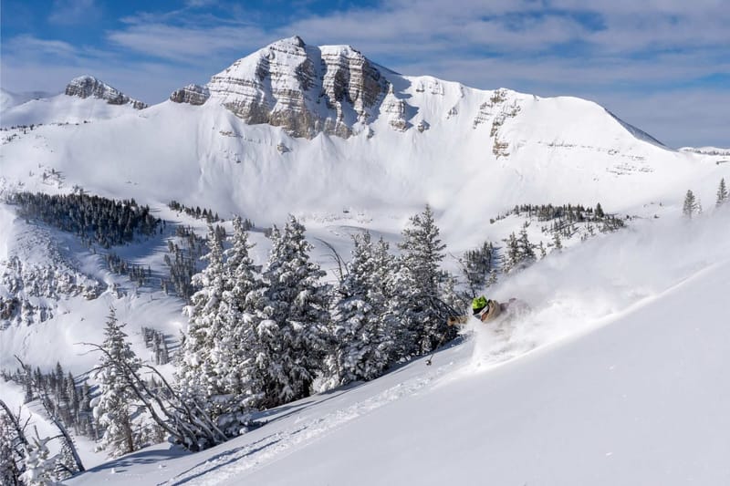 © https://visitjacksonhole.com/10-insider-tips-to-know-before-skiing-in-jackson